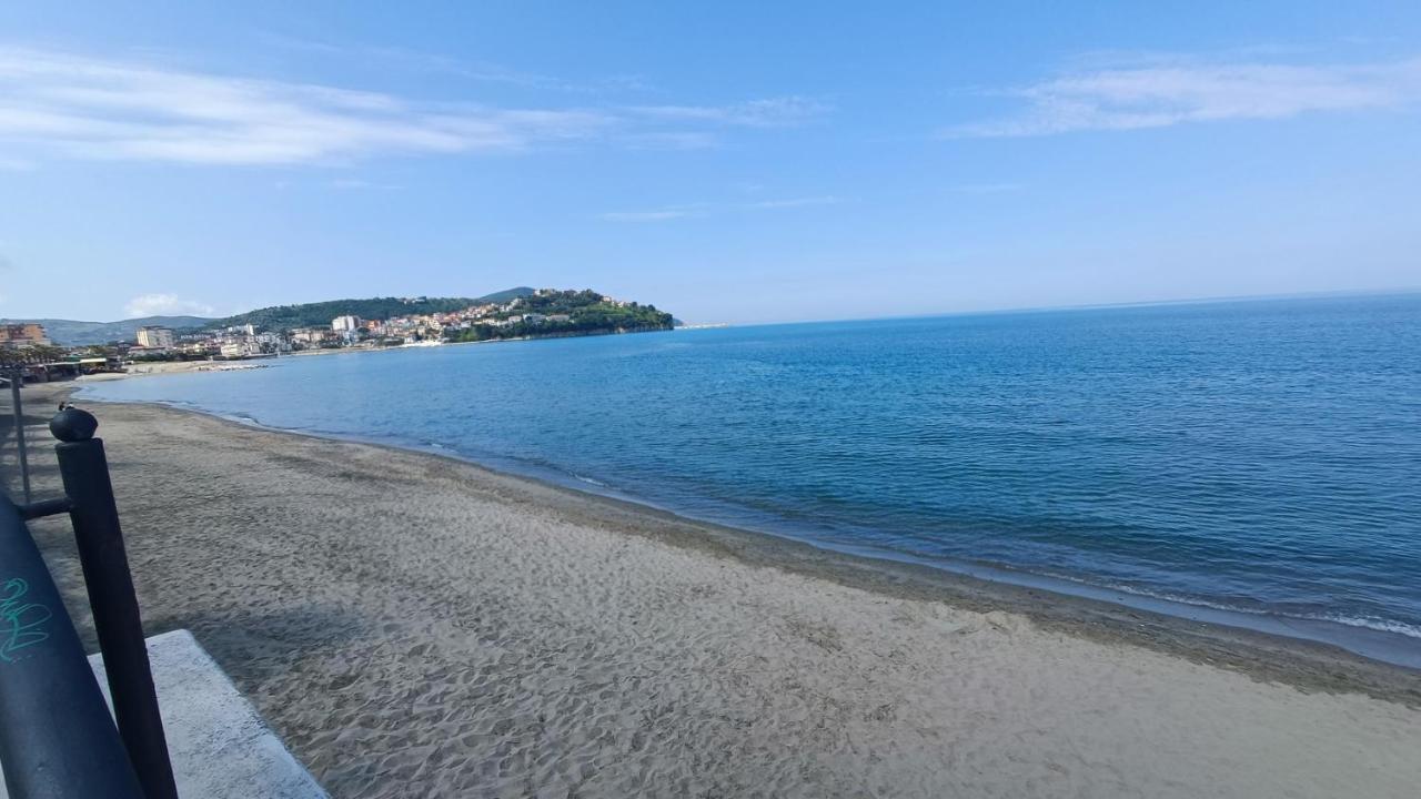 B & Beach 아그로폴리 외부 사진